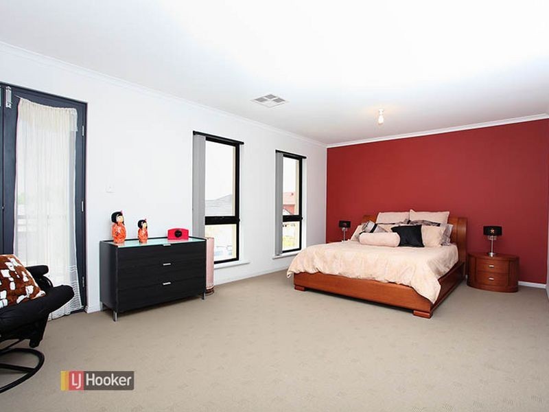 28 Mapleton Cct, Mawson Lakes SA 5095