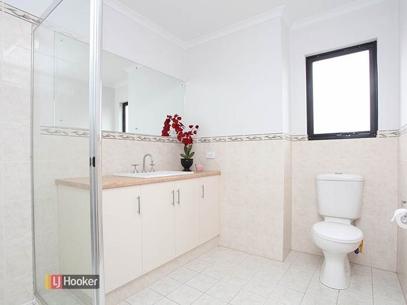 28 Mapleton Cct, Mawson Lakes SA 5095