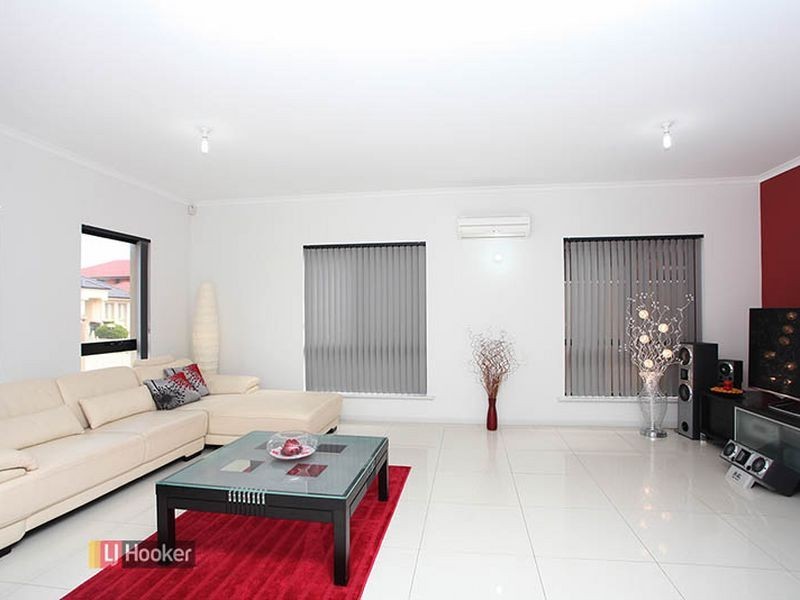 28 Mapleton Cct, Mawson Lakes SA 5095