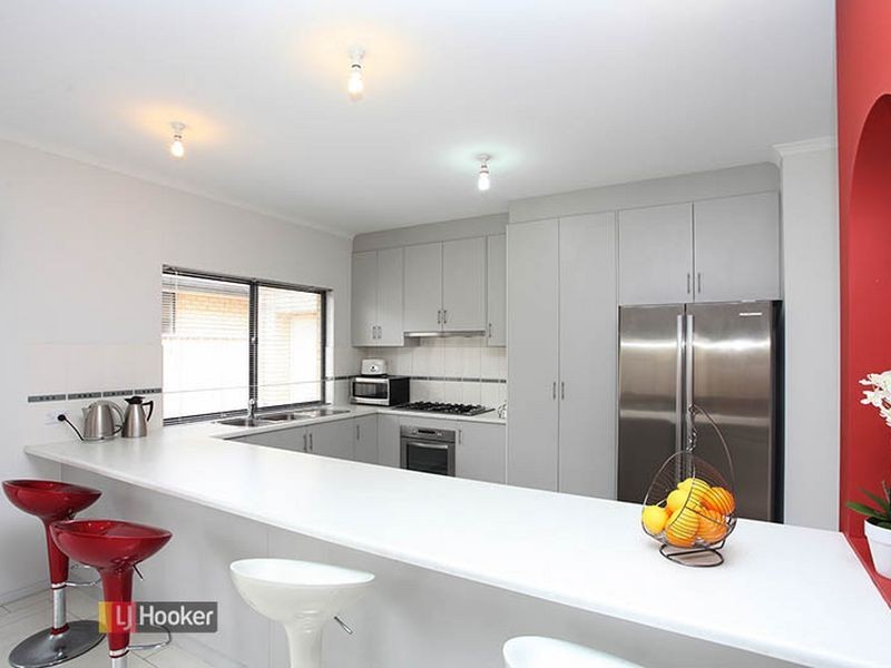 28 Mapleton Cct, Mawson Lakes SA 5095