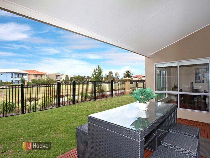 17 Macmillan Ave, Mawson Lakes SA 5095