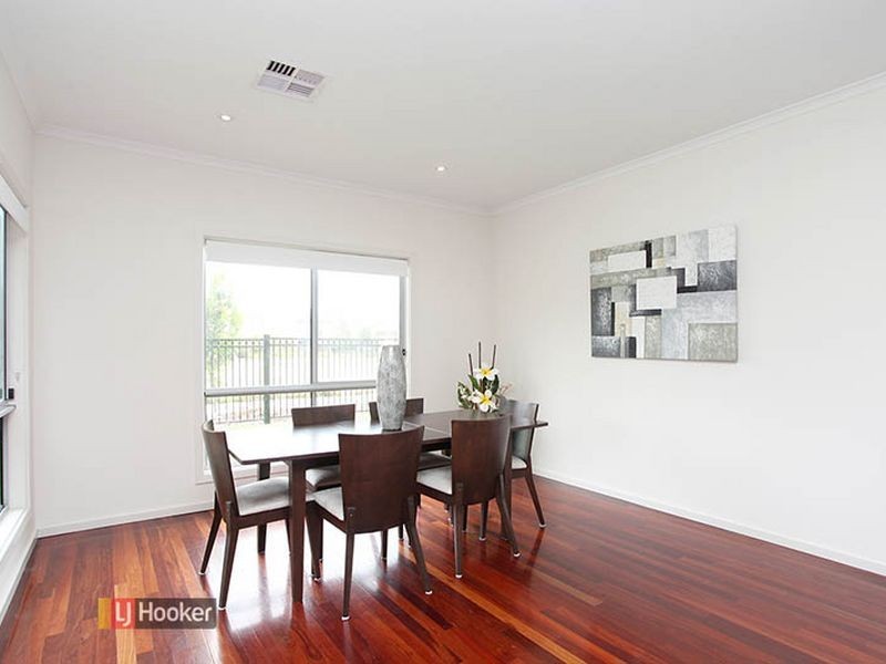 17 Macmillan Ave, Mawson Lakes SA 5095