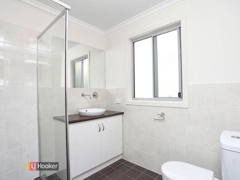 17 Macmillan Ave, Mawson Lakes SA 5095