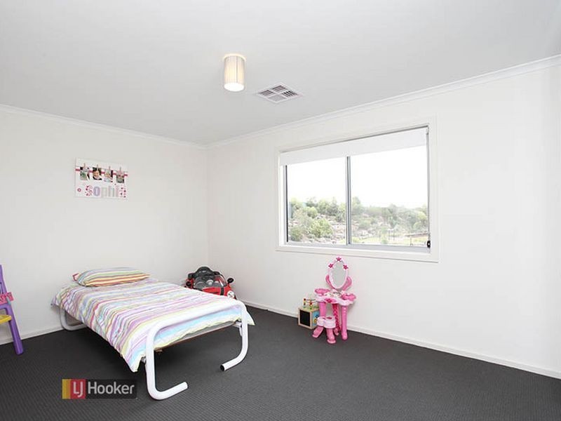 17 Macmillan Ave, Mawson Lakes SA 5095
