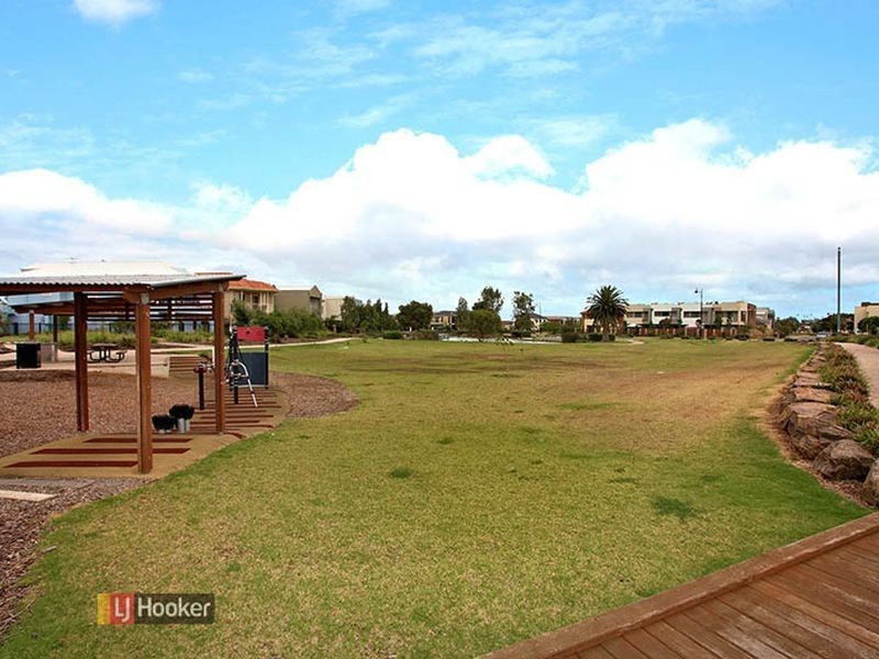 17 Macmillan Ave, Mawson Lakes SA 5095