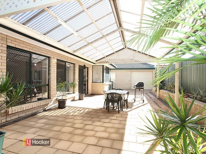 32 Ashwood Cct, Mawson Lakes SA 5095