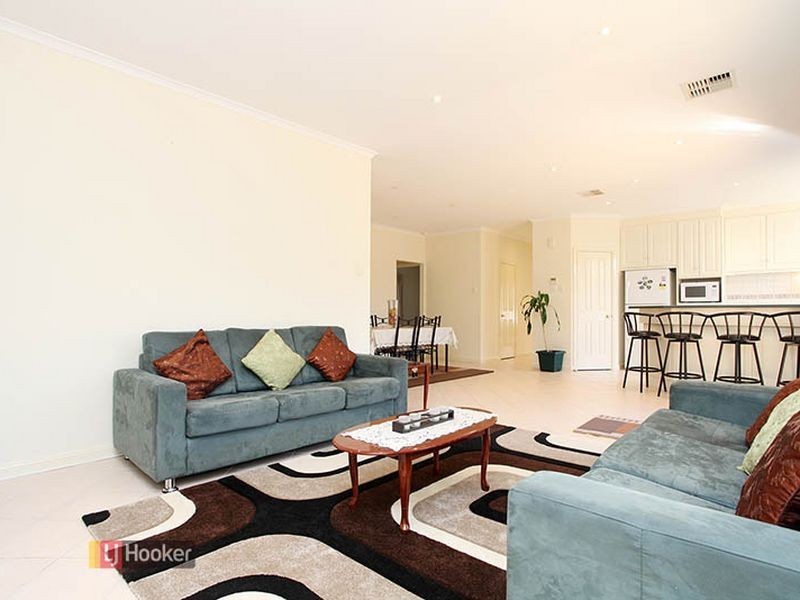 32 Ashwood Cct, Mawson Lakes SA 5095