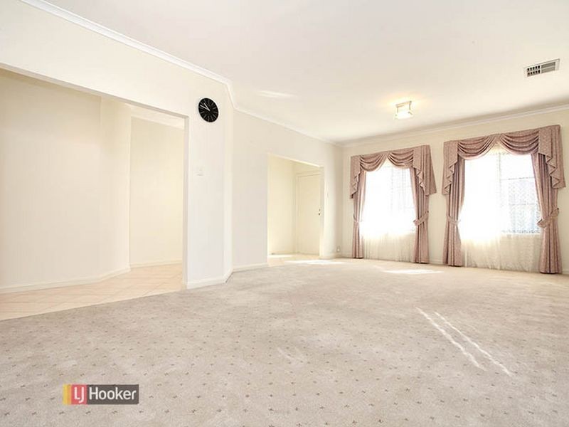 32 Ashwood Cct, Mawson Lakes SA 5095