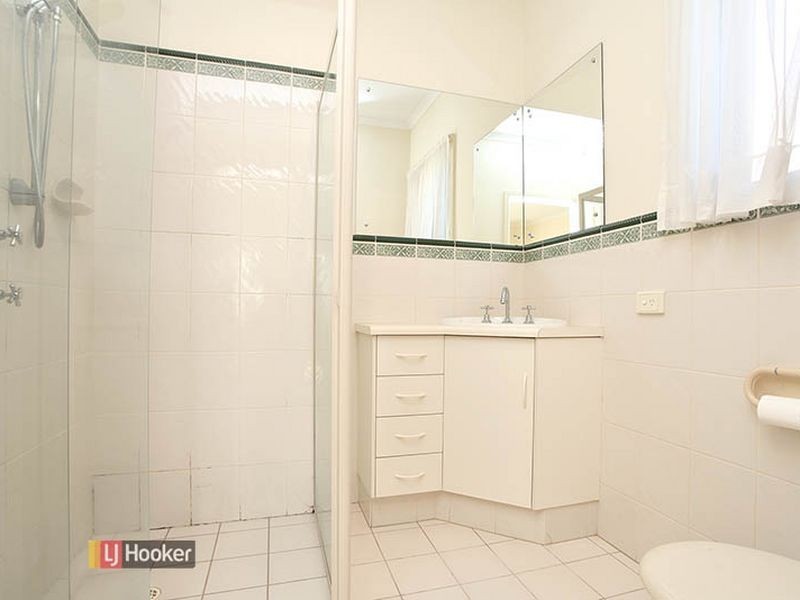 32 Ashwood Cct, Mawson Lakes SA 5095