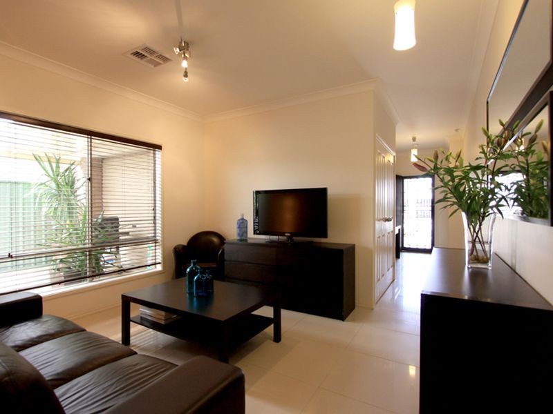 16 Franklin Ave, Mawson Lakes SA 5095