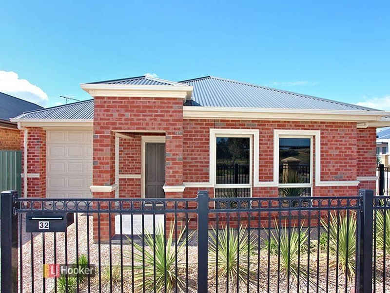 32 Hindmarsh Circuit, Mawson Lakes SA 5095