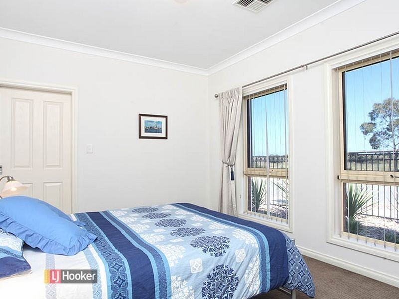 32 Hindmarsh Circuit, Mawson Lakes SA 5095