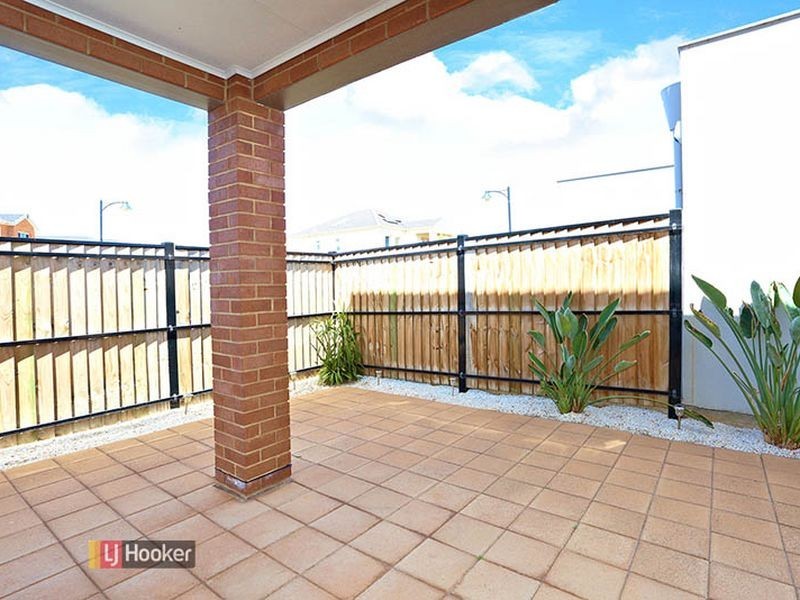 7 Caswell Cct, Mawson Lakes SA 5095