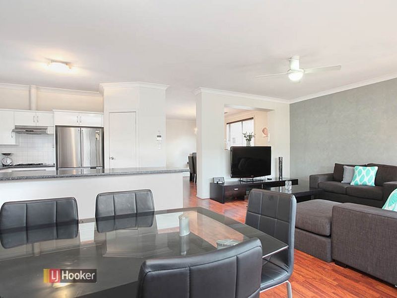 27 Swan Cct, Mawson Lakes SA 5095