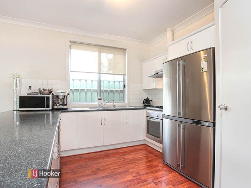 27 Swan Cct, Mawson Lakes SA 5095