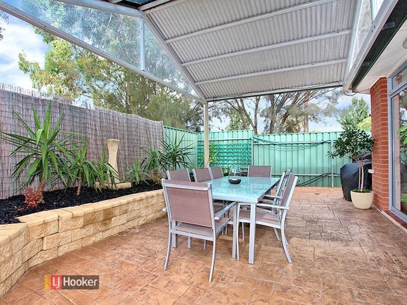 27 Swan Cct, Mawson Lakes SA 5095