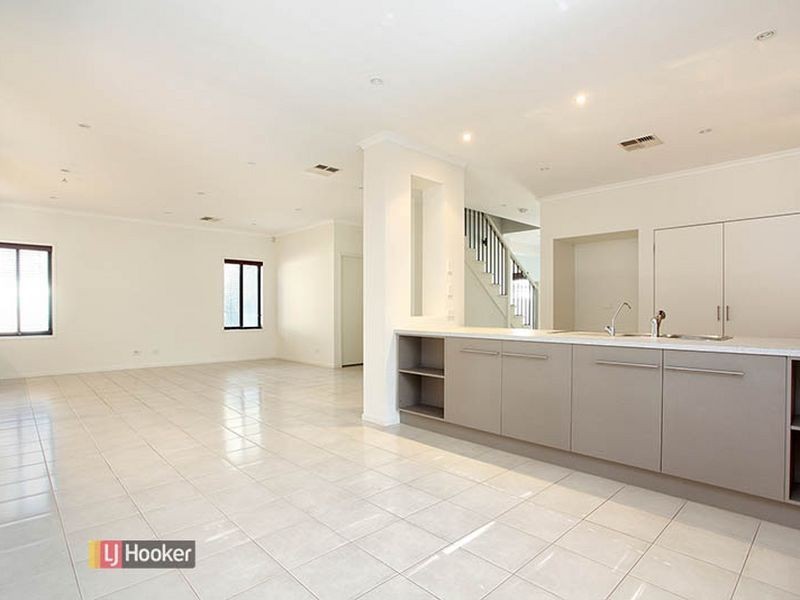 35 Avocet Dr, Mawson Lakes SA 5095