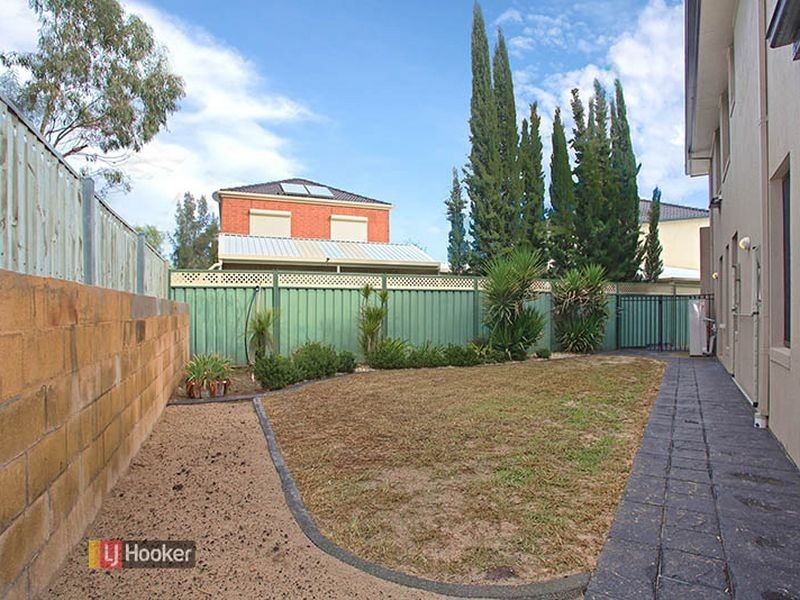 35 Avocet Dr, Mawson Lakes SA 5095