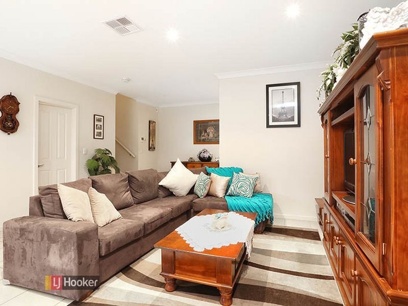 70 Harvey Cct, Mawson Lakes SA 5095