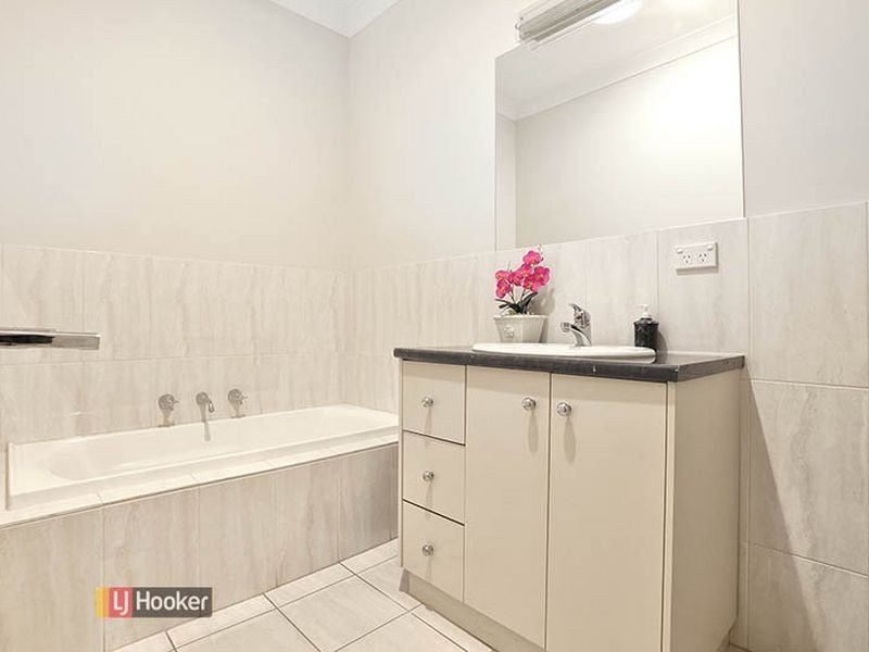 70 Harvey Cct, Mawson Lakes SA 5095