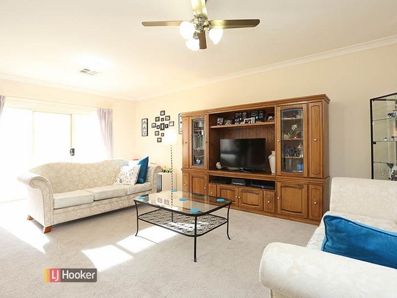 53 Lord Howe Cres, Mawson Lakes SA 5095