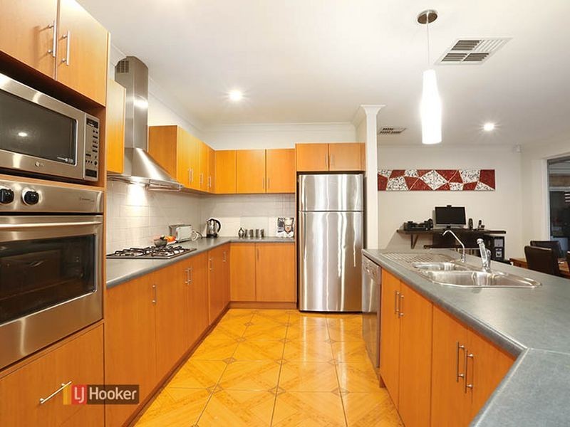 17 Shearwater Dr, Mawson Lakes SA 5095