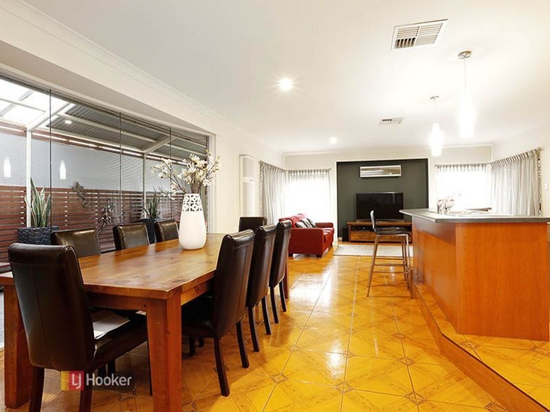 17 Shearwater Dr, Mawson Lakes SA 5095