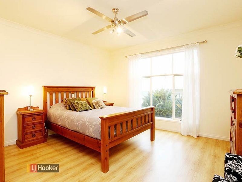 17 Shearwater Dr, Mawson Lakes SA 5095