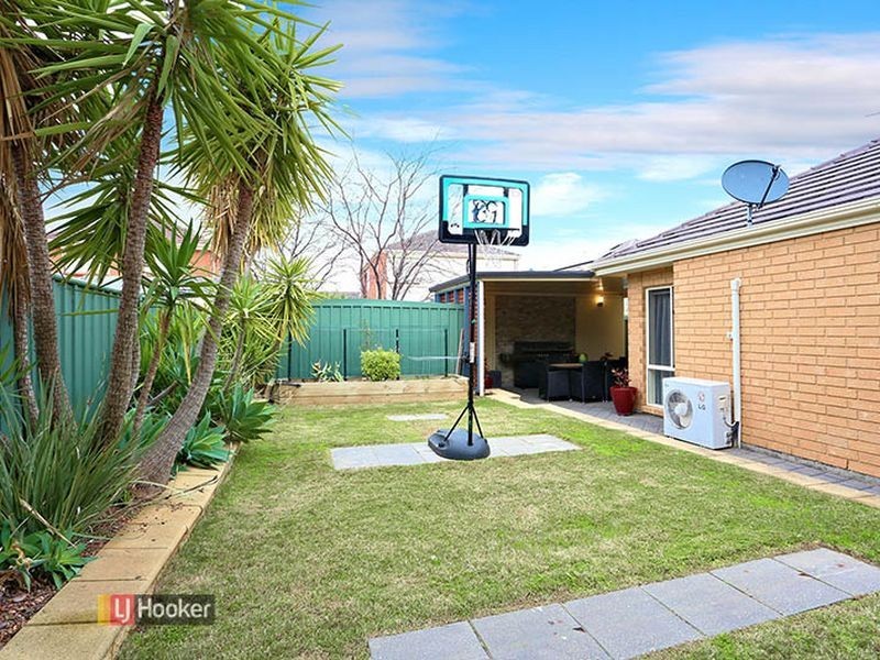 17 Shearwater Dr, Mawson Lakes SA 5095