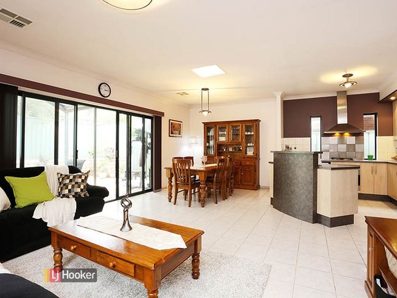 14 Maple Cct, Mawson Lakes SA 5095