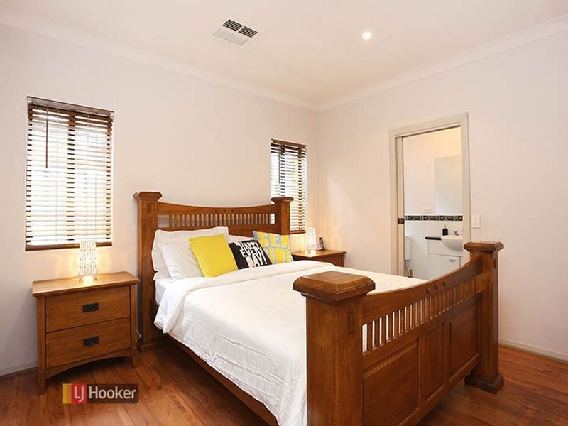 14 Maple Cct, Mawson Lakes SA 5095