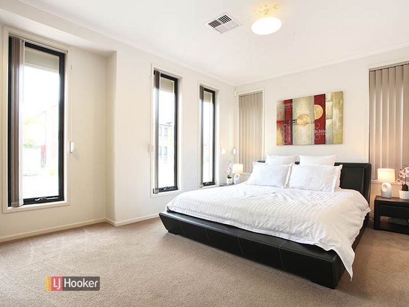 93 Lord Howe Cres, Mawson Lakes SA 5095