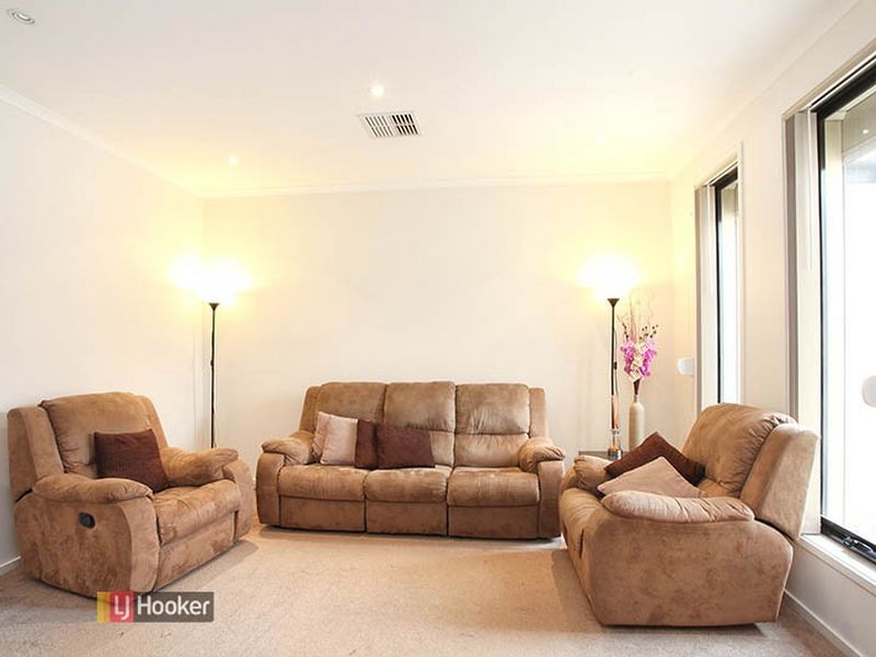 93 Lord Howe Cres, Mawson Lakes SA 5095