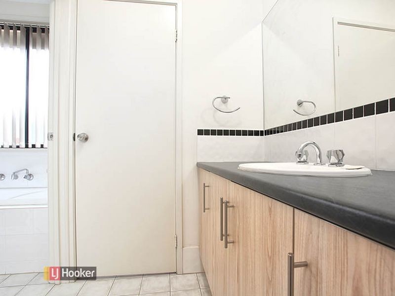 93 Lord Howe Cres, Mawson Lakes SA 5095