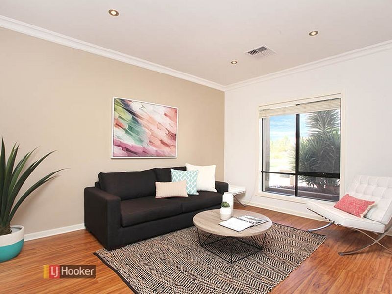21 Lakefield Cres, Mawson Lakes SA 5095