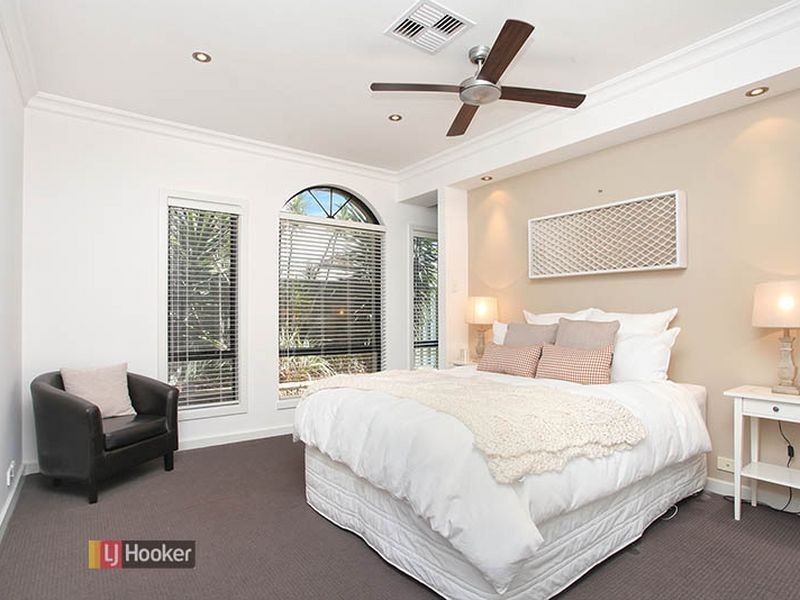 21 Lakefield Cres, Mawson Lakes SA 5095