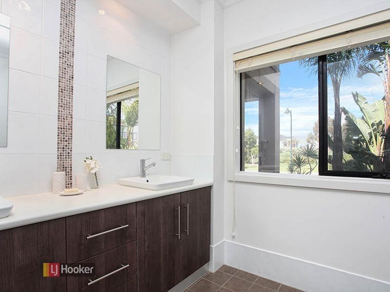 21 Lakefield Cres, Mawson Lakes SA 5095