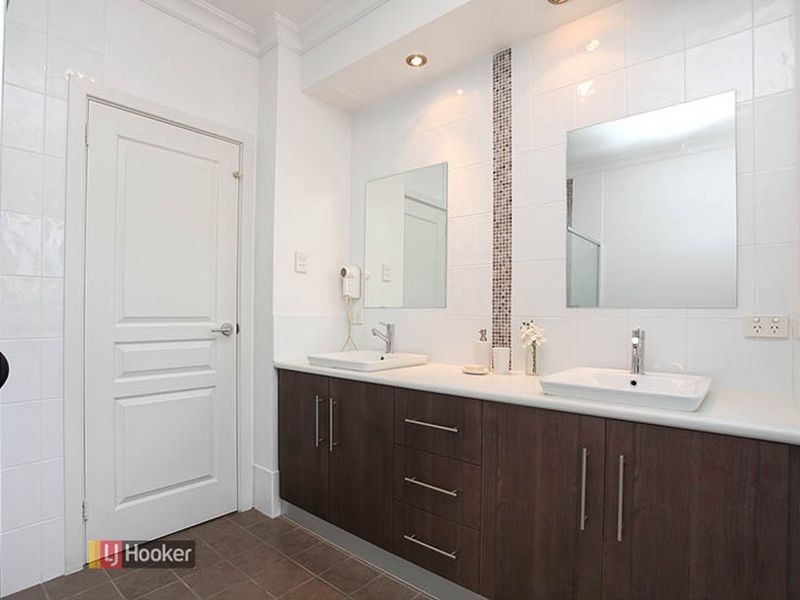 21 Lakefield Cres, Mawson Lakes SA 5095