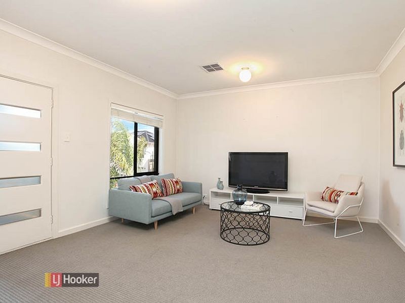 21 Lakefield Cres, Mawson Lakes SA 5095