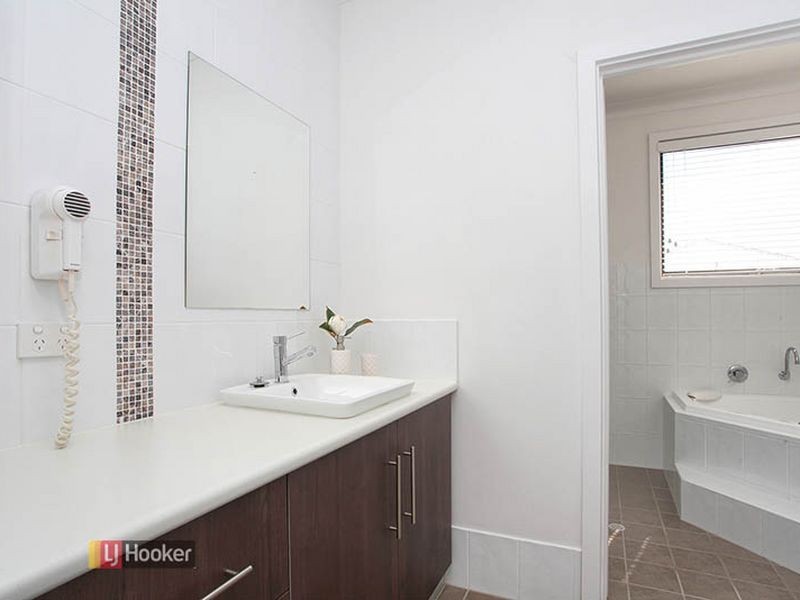 21 Lakefield Cres, Mawson Lakes SA 5095