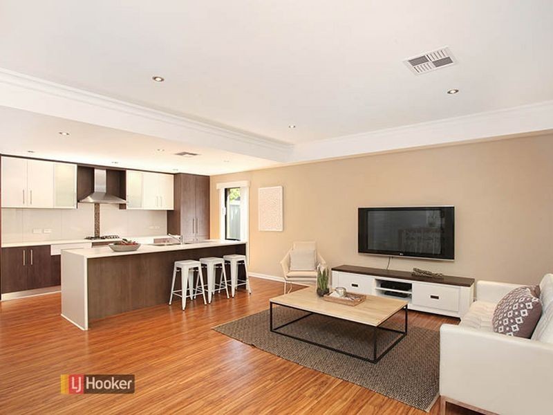 21 Lakefield Cres, Mawson Lakes SA 5095