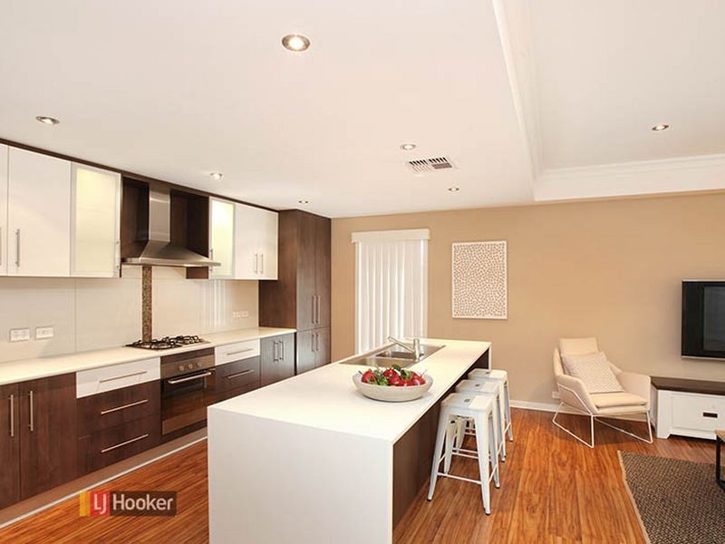 21 Lakefield Cres, Mawson Lakes SA 5095