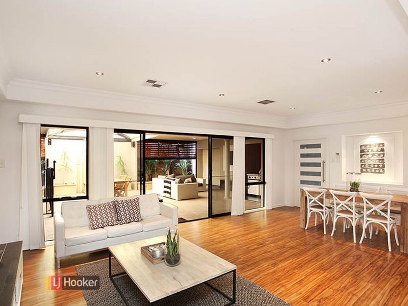 21 Lakefield Cres, Mawson Lakes SA 5095