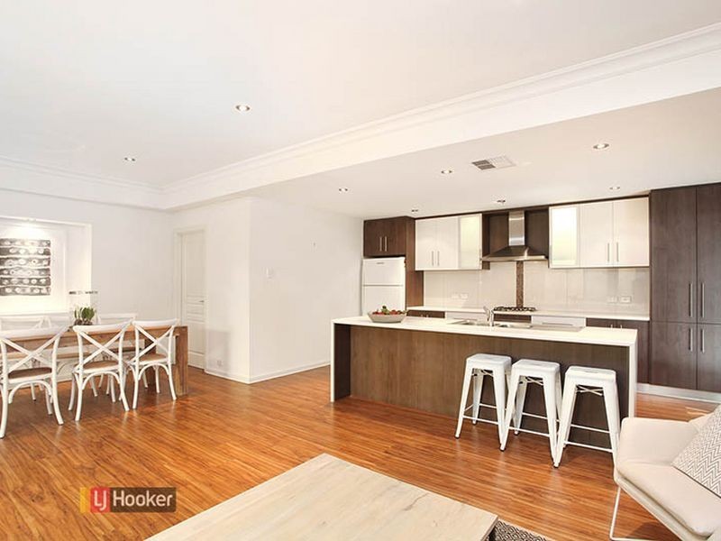 21 Lakefield Cres, Mawson Lakes SA 5095