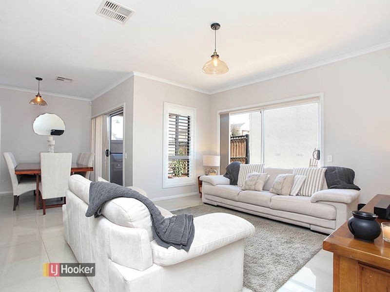 7 Caswell Cct, Mawson Lakes SA 5095