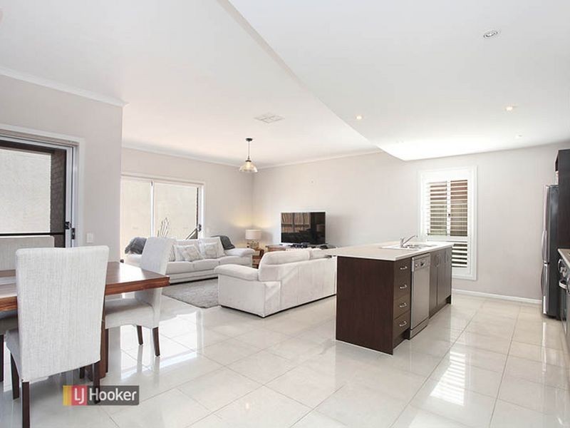 7 Caswell Cct, Mawson Lakes SA 5095