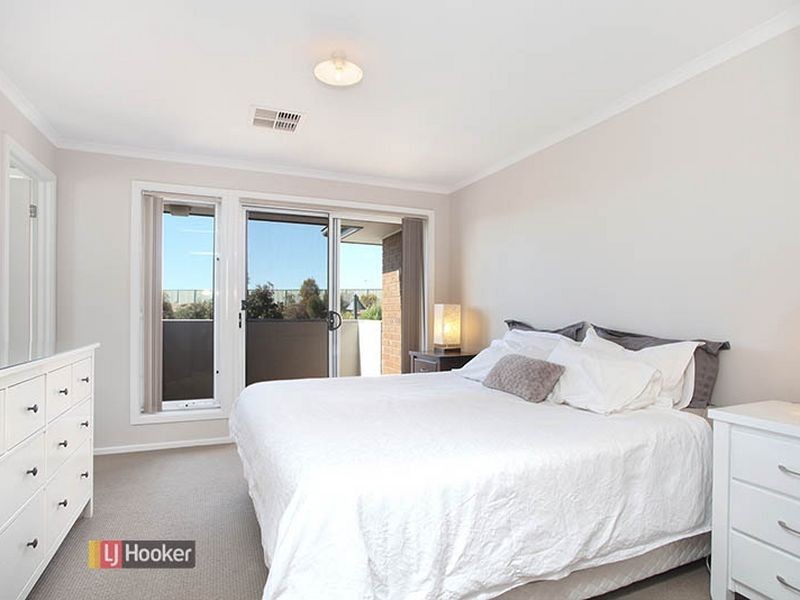 7 Caswell Cct, Mawson Lakes SA 5095