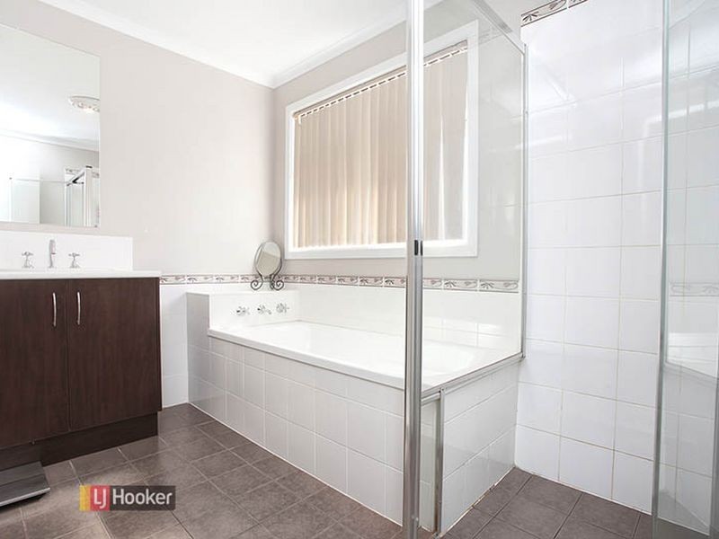 7 Caswell Cct, Mawson Lakes SA 5095