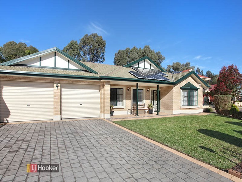 32 Ashwood Cct, Mawson Lakes SA 5095