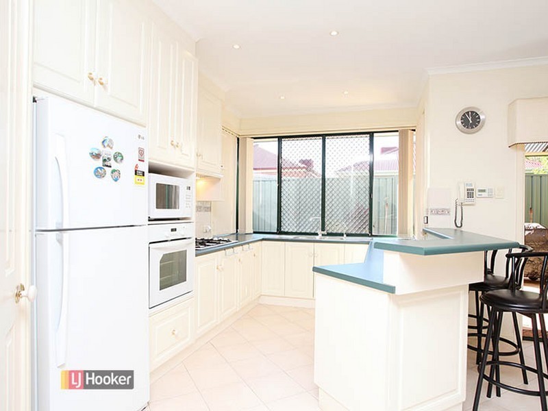 32 Ashwood Cct, Mawson Lakes SA 5095